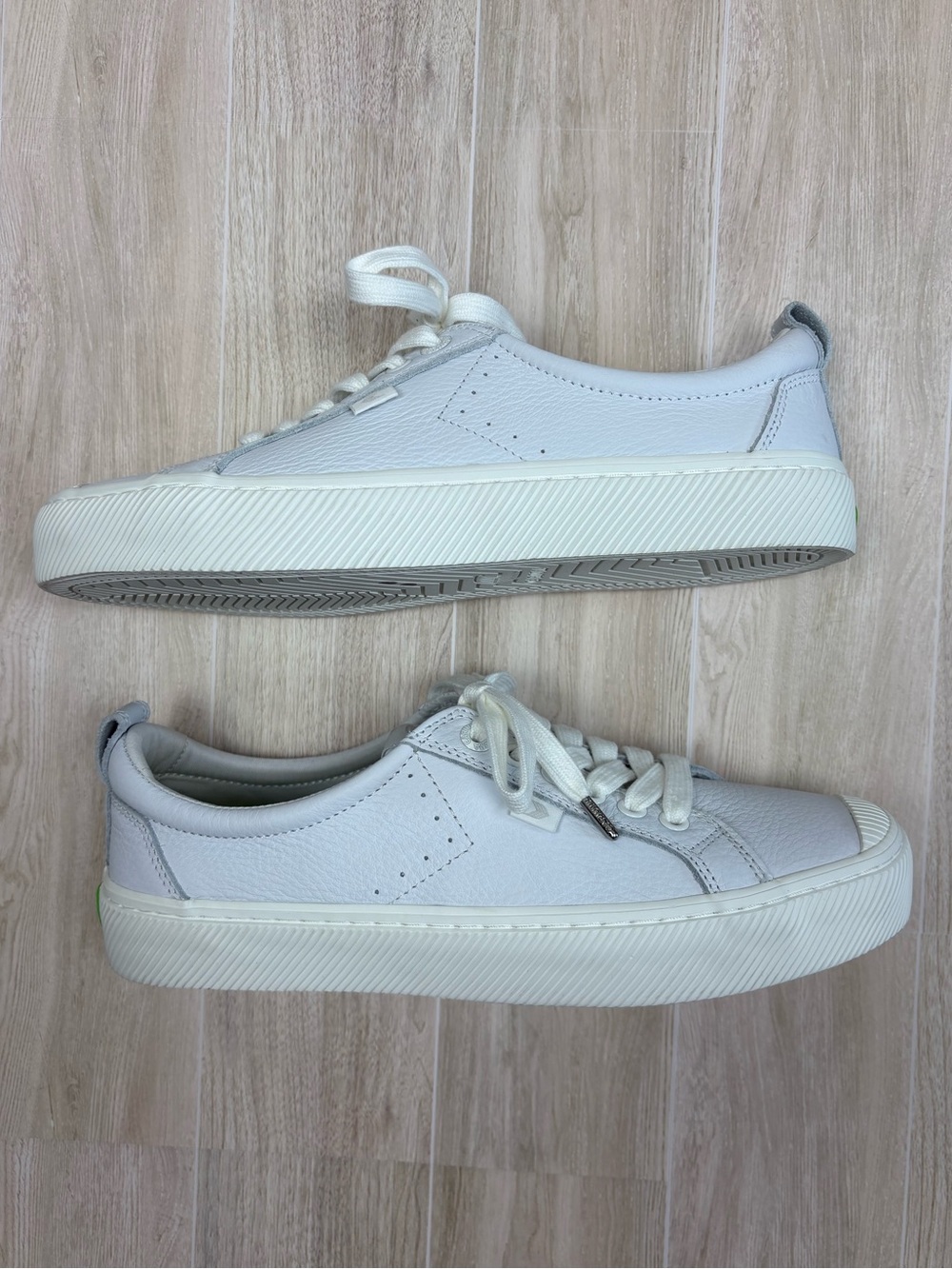 Cariuma Oca Leather Unisex Sneakers 10W 8.5M Like New Rare Eco-Friendly Preppy - Picture 3 of 9